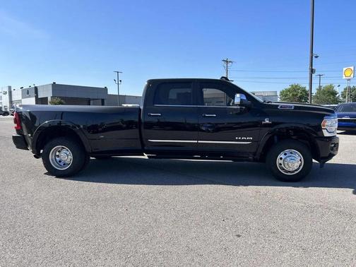 Diamond Black Crystal Pearlcoat 2021 RAM 3500 Limited Crew Cab 4x4 8' Box