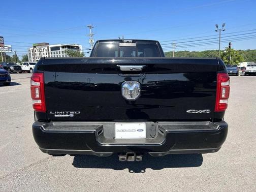 Diamond Black Crystal Pearlcoat 2021 RAM 3500 Limited Crew Cab 4x4 8' Box