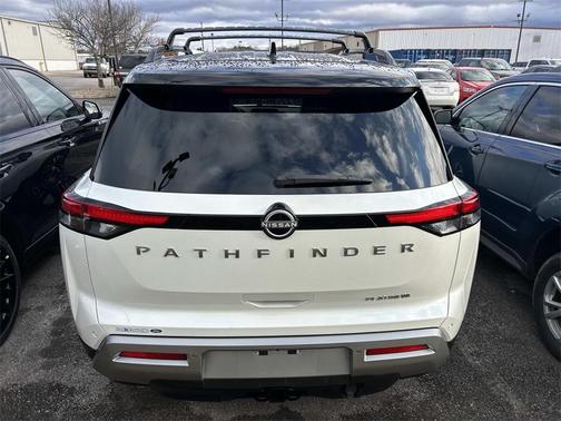 2023 Nissan Pathfinder Platinum FWD