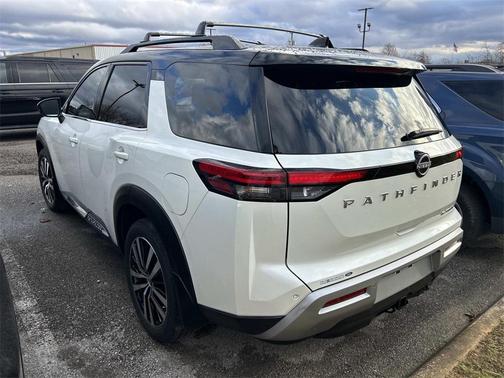2023 Nissan Pathfinder Platinum FWD