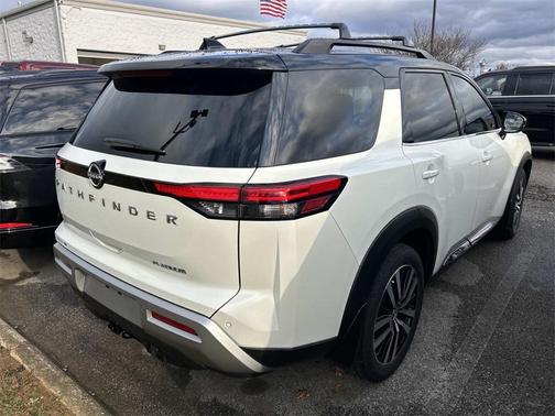 2023 Nissan Pathfinder Platinum FWD