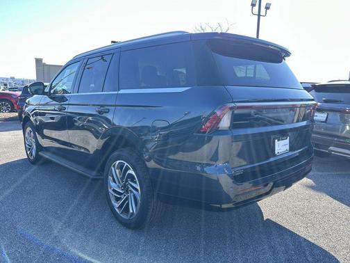 2026 Lincoln Navigator Premiere