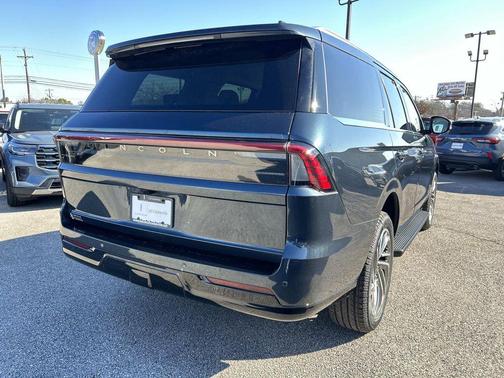 2026 Lincoln Navigator Premiere