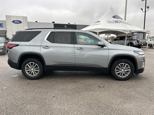 2024 Chevrolet Traverse LT Cloth