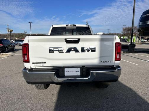Bright White Clearcoat 2026 RAM 3500 Big Horn Crew Cab 4x4 6'4' Box