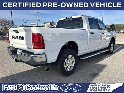Bright White Clearcoat 2026 RAM 3500 Big Horn Crew Cab 4x4 6'4' Box