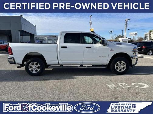 Bright White Clearcoat 2026 RAM 3500 Big Horn Crew Cab 4x4 6'4' Box