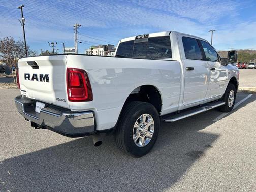 Bright White Clearcoat 2026 RAM 3500 Big Horn Crew Cab 4x4 6'4' Box