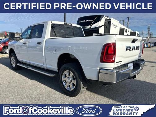 Bright White Clearcoat 2026 RAM 3500 Big Horn Crew Cab 4x4 6'4' Box