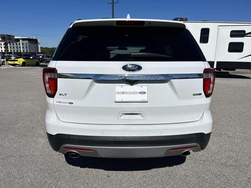 Oxford White 2016 Ford Explorer XLT