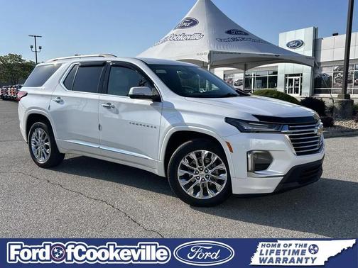 Iridescent Pearl Tricoat 2023 Chevrolet Traverse Premier