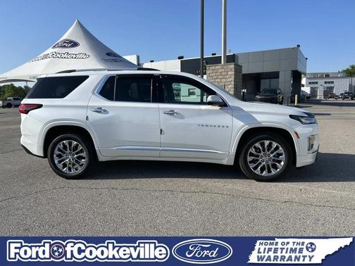 Iridescent Pearl Tricoat 2023 Chevrolet Traverse Premier