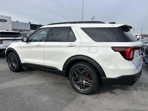 Star White Metallic Tri-Coat 2026 Ford Explorer ST-Line