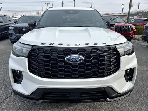 Star White Metallic Tri-Coat 2026 Ford Explorer ST-Line
