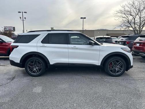 Star White Metallic Tri-Coat 2026 Ford Explorer ST-Line