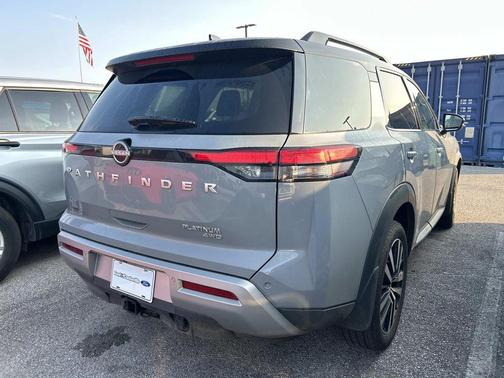 Solid Gray/Super Black 2025 Nissan Pathfinder Platinum 4WD