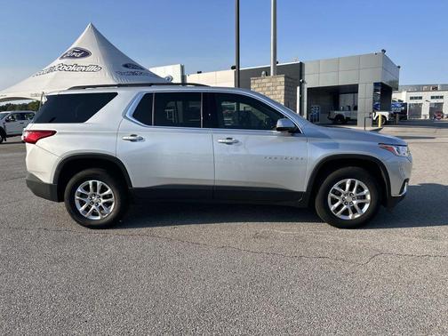 Silver Ice Metallic 2020 Chevrolet Traverse LT Leather