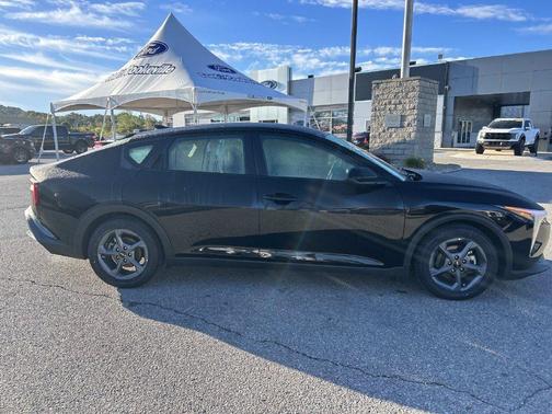 Aurora Black Pearl 2025 Kia K4 LXS