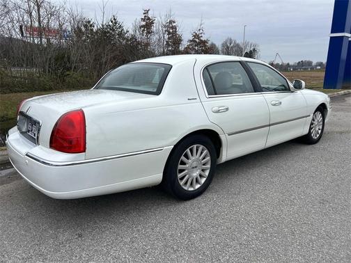 2003 Lincoln Town Car Signature