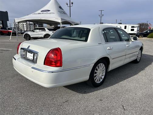 2003 Lincoln Town Car Signature