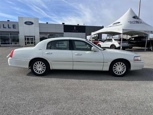 2003 Lincoln Town Car Signature