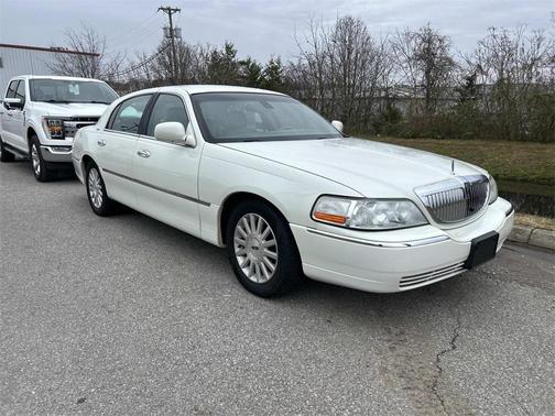 2003 Lincoln Town Car Signature