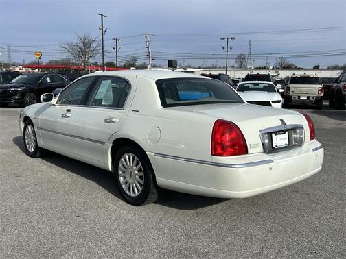 2003 Lincoln Town Car Signature