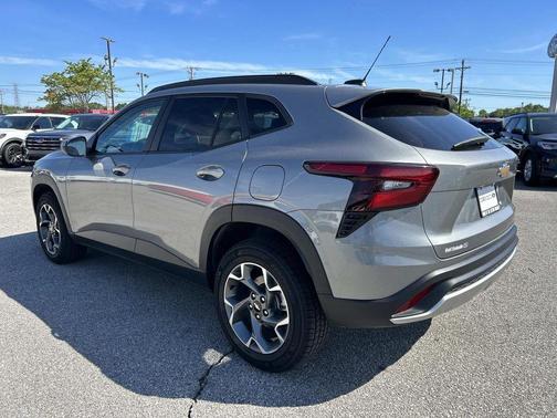 Sterling Gray Metallic 2024 Chevrolet Trax LT