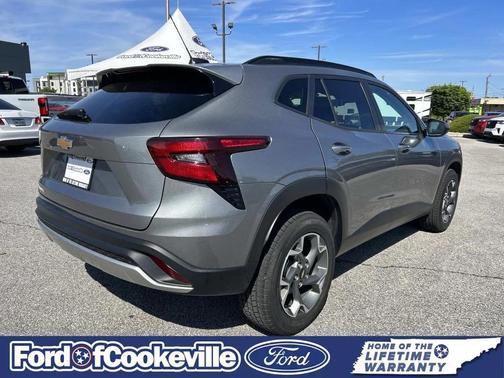 Sterling Gray Metallic 2024 Chevrolet Trax LT
