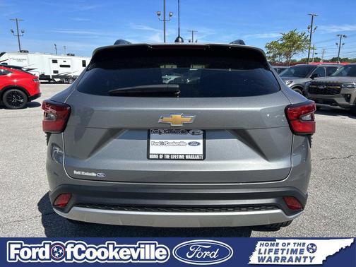 Sterling Gray Metallic 2024 Chevrolet Trax LT