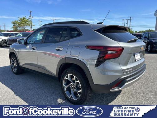 Sterling Gray Metallic 2024 Chevrolet Trax LT