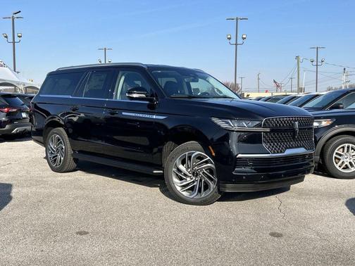 Infinite Black Metallic Clearcoat 2026 Lincoln Navigator Premiere
