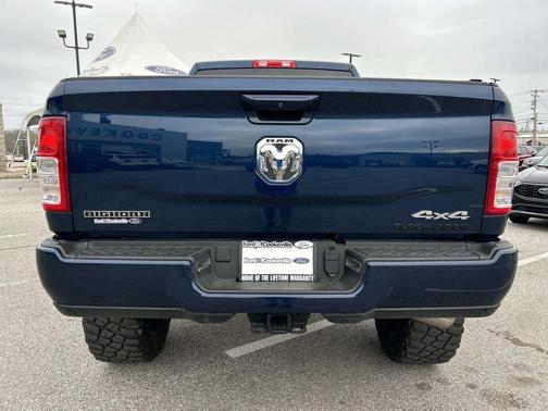 Patriot Blue Pearlcoat 2024 RAM 2500 Big Horn Crew Cab 4x4 6'4' Box