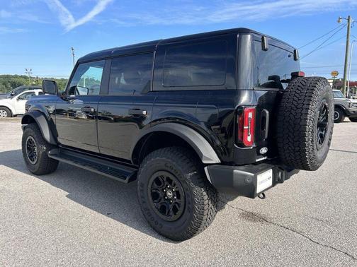 Shadow Black 2026 Ford Bronco Outer Banks