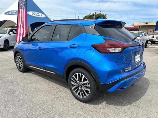 2021 Nissan Kicks SR