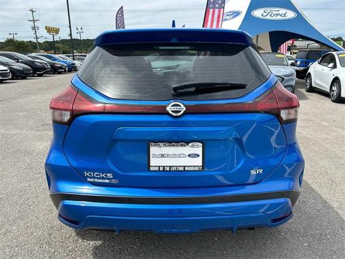 2021 Nissan Kicks SR