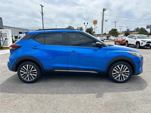 2021 Nissan Kicks SR