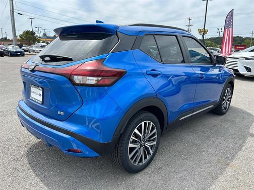2021 Nissan Kicks SR