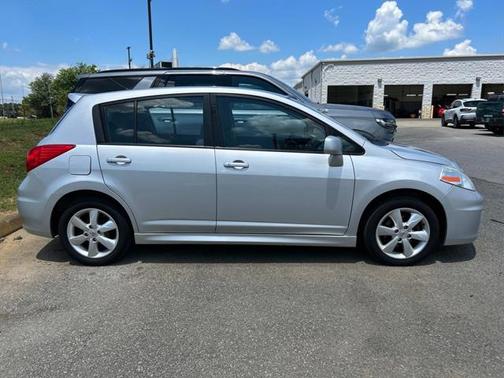 2010 Nissan Versa 1.8 SL