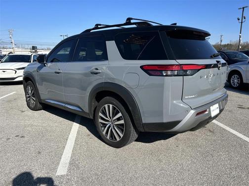 2022 Nissan Pathfinder Platinum 2WD