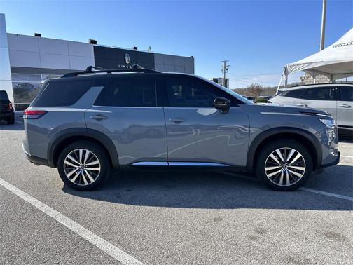 2022 Nissan Pathfinder Platinum 2WD