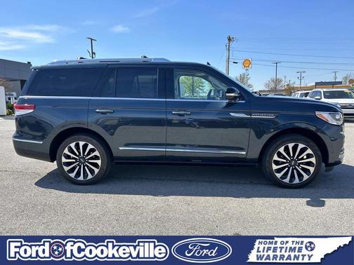 Flight Blue Metallic Clearcoat 2022 Lincoln Navigator Reserve