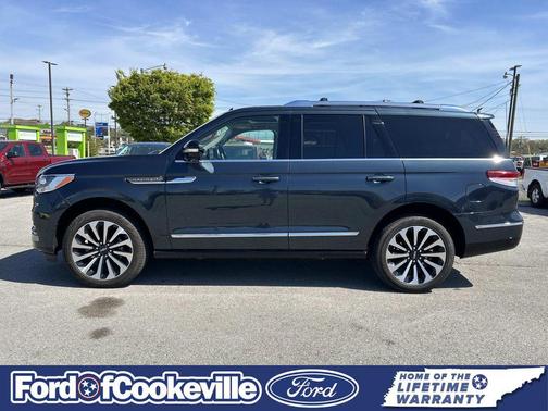 Flight Blue Metallic Clearcoat 2022 Lincoln Navigator Reserve