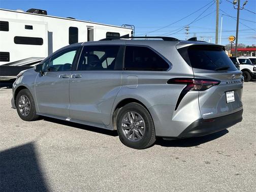 2024 Toyota Sienna XLE