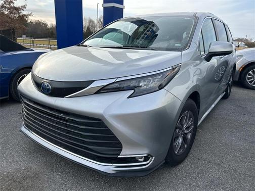 2024 Toyota Sienna XLE