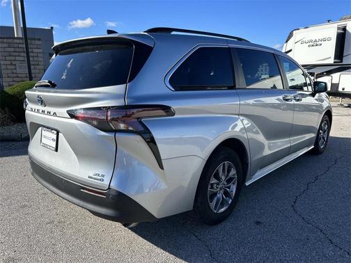 2024 Toyota Sienna XLE
