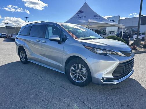 2024 Toyota Sienna XLE