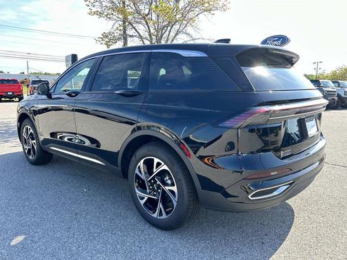 Infinite Black Metallic Clearcoat 2026 Lincoln Nautilus Premiere