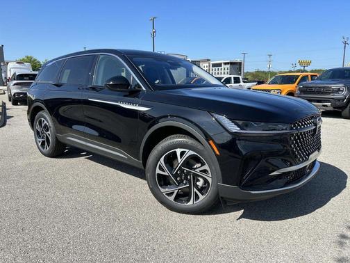 Infinite Black Metallic Clearcoat 2026 Lincoln Nautilus Premiere