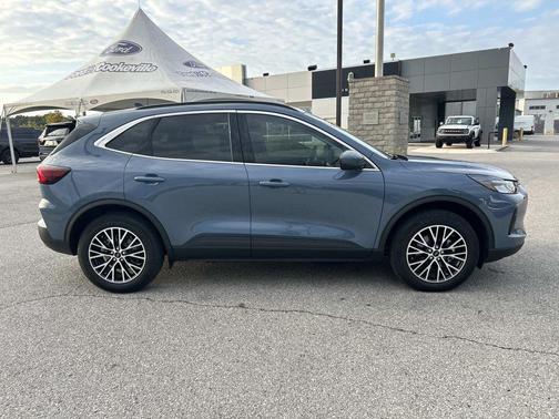 Vapor Blue Metallic 2025 Ford Escape PHEV SE